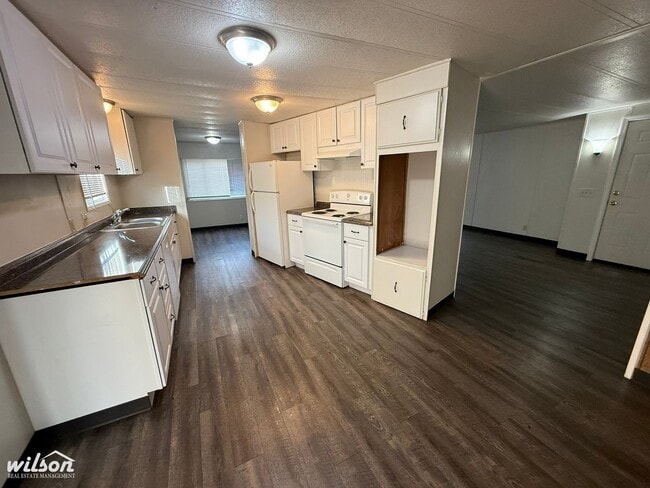 Photo - 3bd/2ba Home with a Large Yard - Near Randall Park!