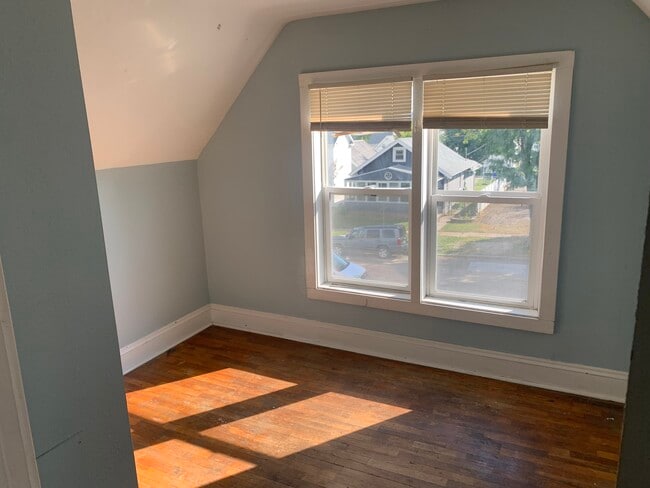 Photo - 264-212 12th St NW