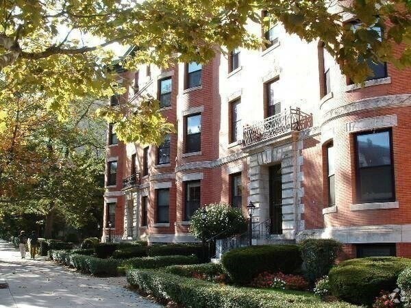 Building Photo - 1056 Beacon St Unit 9 Rental
