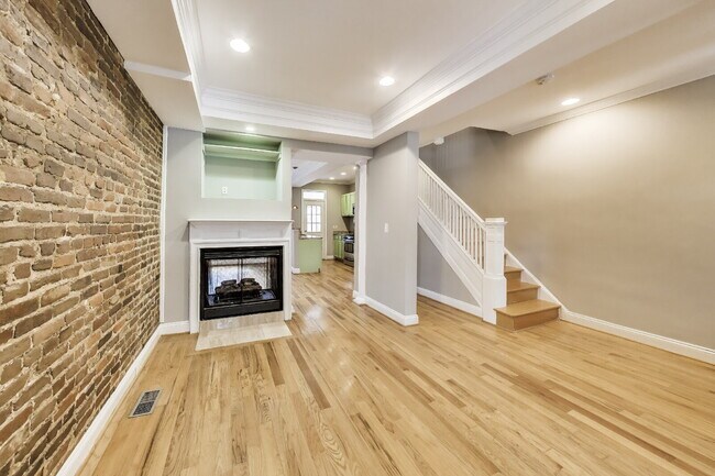 1917 Lincoln Rd NE