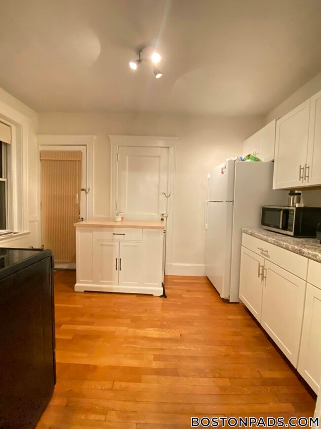 Photo - 16 Lakeville Rd Unit 7