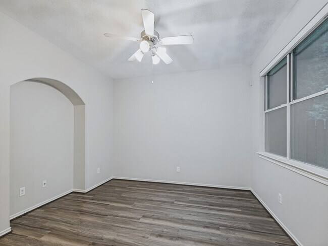 Photo - 151 N Burberry Park Cir