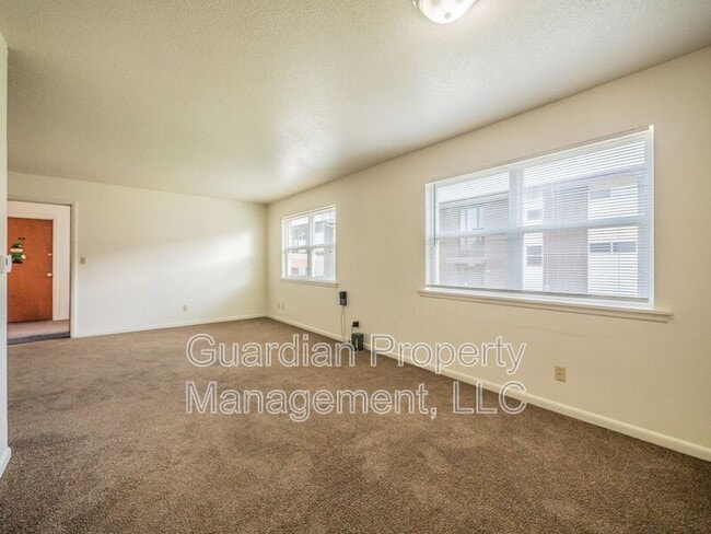 Photo - 1115 N College Dr