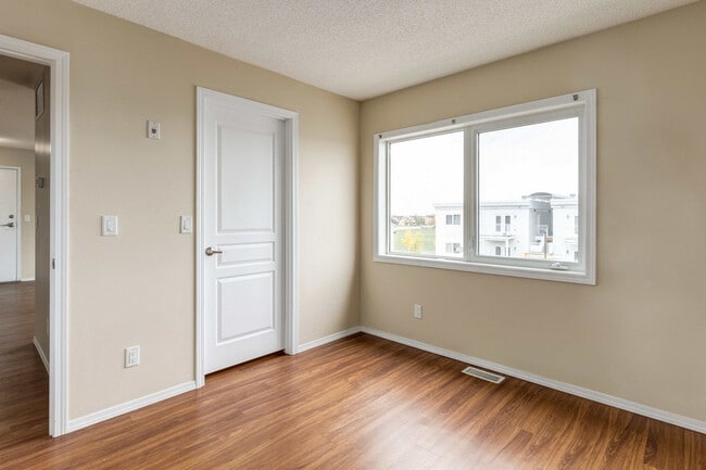 Photo - Oxford Apartments