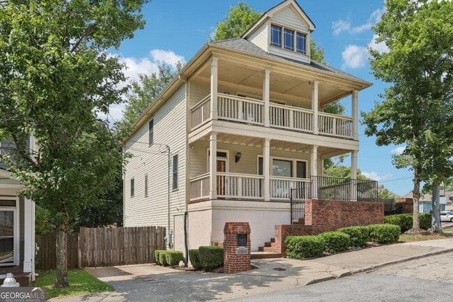 Photo - 663 Windsor St SW