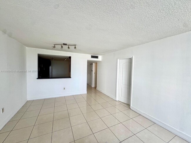 Photo - 1351 NE Miami Gardens Dr Unidad 403E