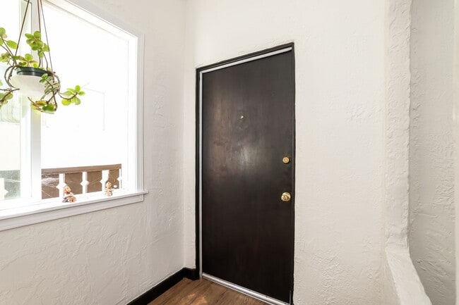 Photo - Beautifully Renovated Berkeley Unit!