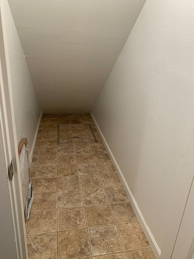 Building Photo - Large Four Bedroom House in Newberg