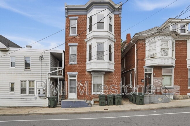 Building Photo - 207 N Mulberry St