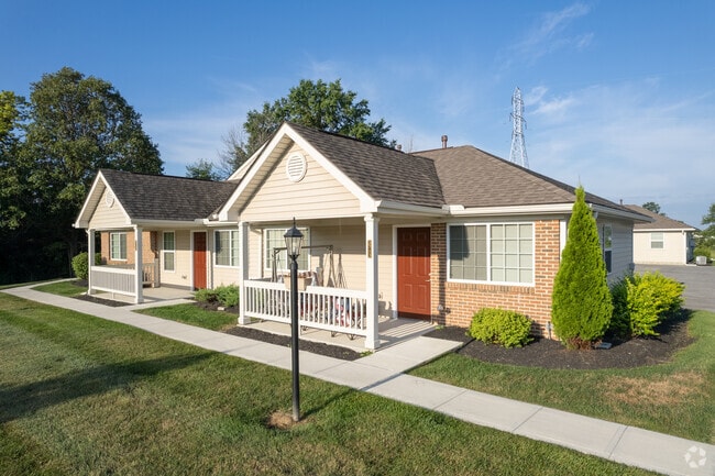 Shawnee Lakes Apartments - Shawnee Lakes Apartments