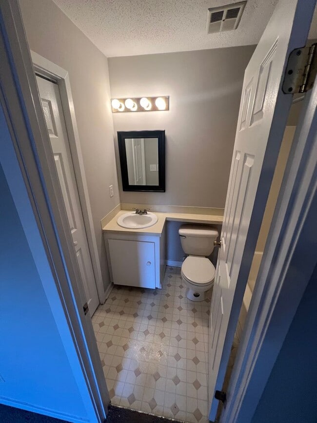 Photo - Serene 2-Bed Oasis in North Charleston – Lush Surroundings & Modern Comforts