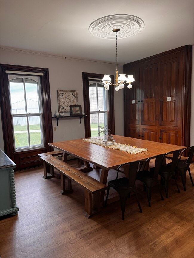 Photo - Country Farmhouse