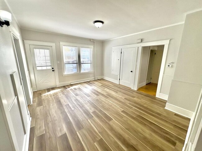 Photo - 107 Brook St