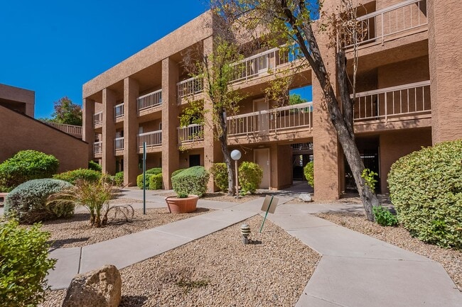 Building Photo - Two Bedrooms in Old Town Scottsdale - Avai... Unit 116
