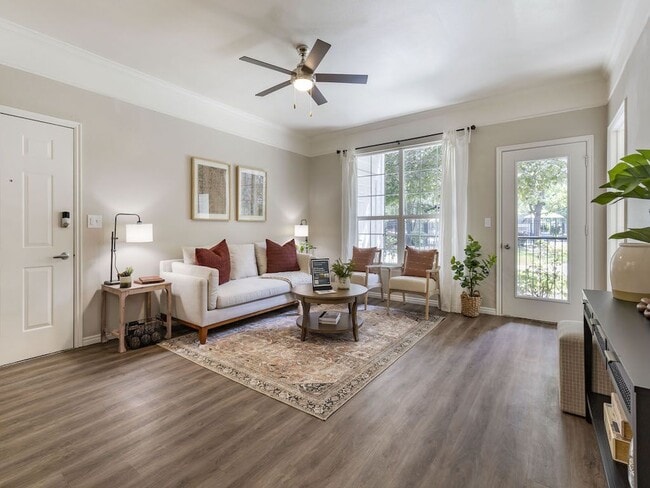 Building Photo - Pinehurst Apartments