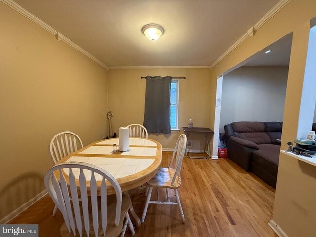 Building Photo - 697 Johnstone St Rental