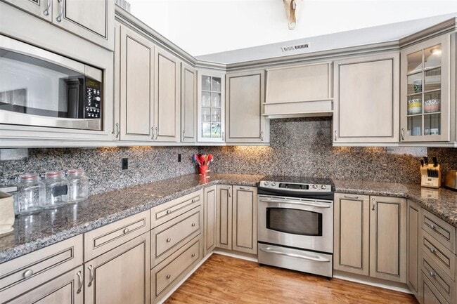 Photo - 2592 Sheltingham Dr