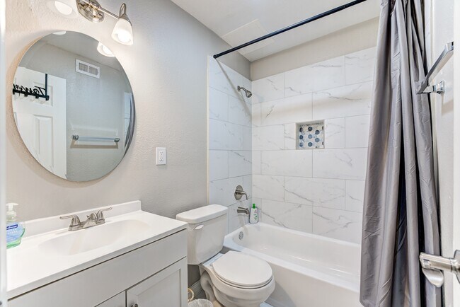 Building Photo - 2720 Truxillo St Unit 2