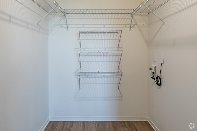 1BR, 1BA - 781-840SF