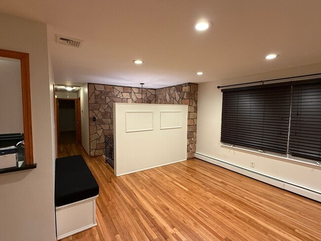 Photo - 2404 Rugby St