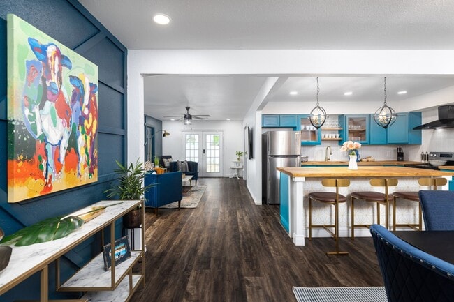 Photo - 142 Lake Valley St