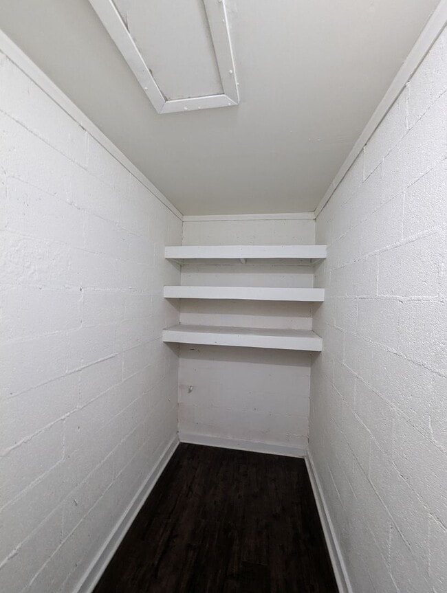 Hillcrest Apartments