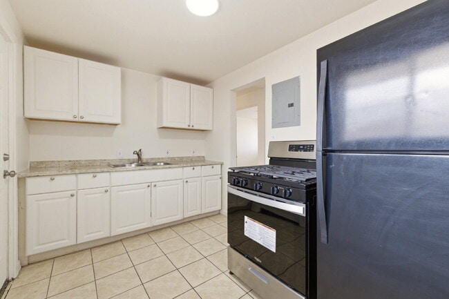 Photo - Remodeled 1 Bedroom 1 Bathroom with Easy Access  to Aurora Central and Downtown Denver!