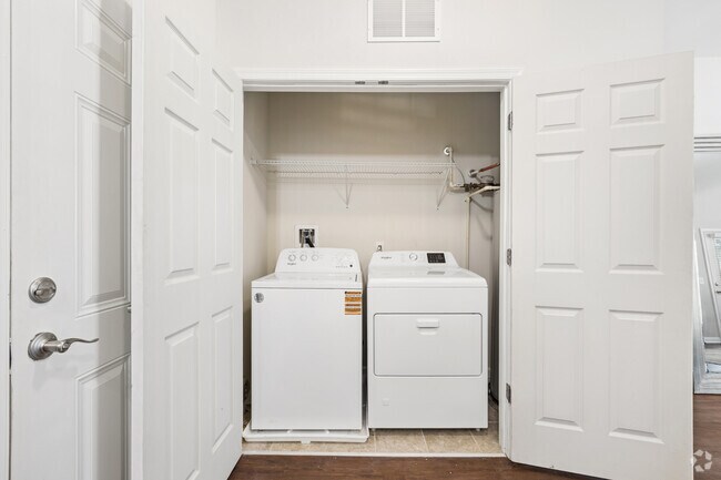 Driftwood - 2BR, 2BA - 1,032SF - In-unit Laundry