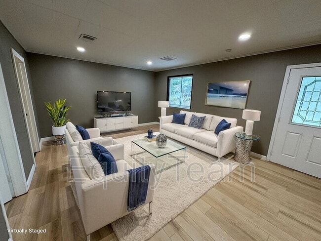 Photo - 8709 Pine Rd