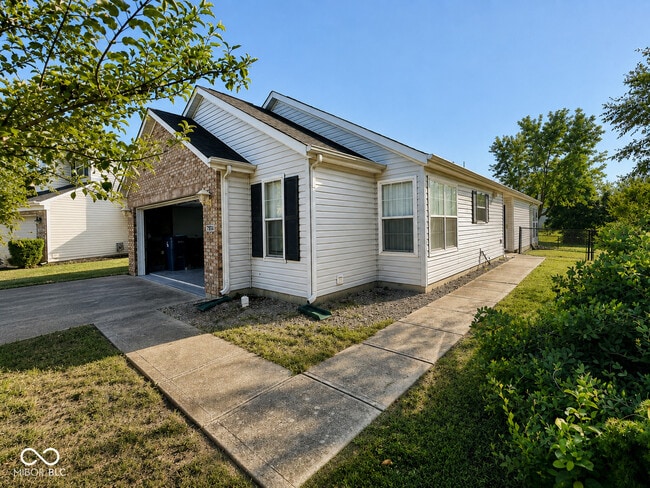 7226 Parklake Cir