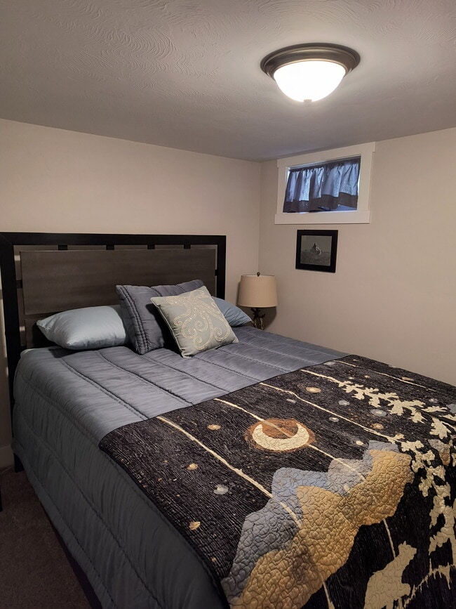 Building Photo - 705 S Higbee Ave Rental