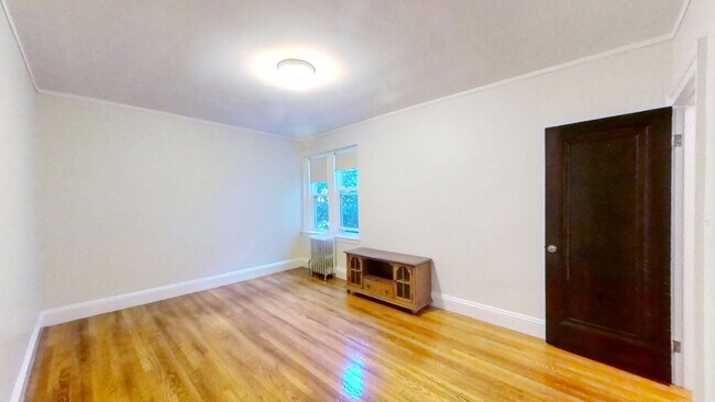 Building Photo - 61 Strathmore Rd Rental