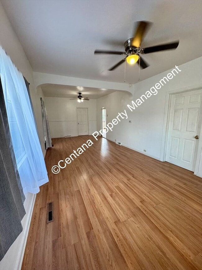 Photo - 1528 A St