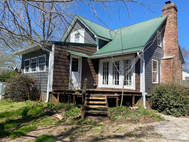 Building Photo - 309 Evergreen St Rental