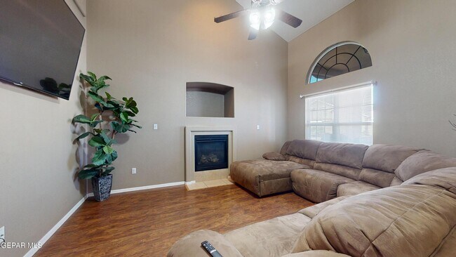 Photo - 10803 Elise St