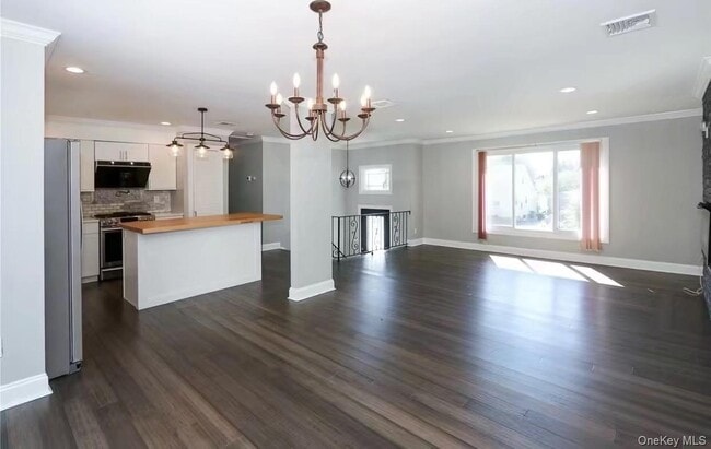 Building Photo - 335 Gillette St