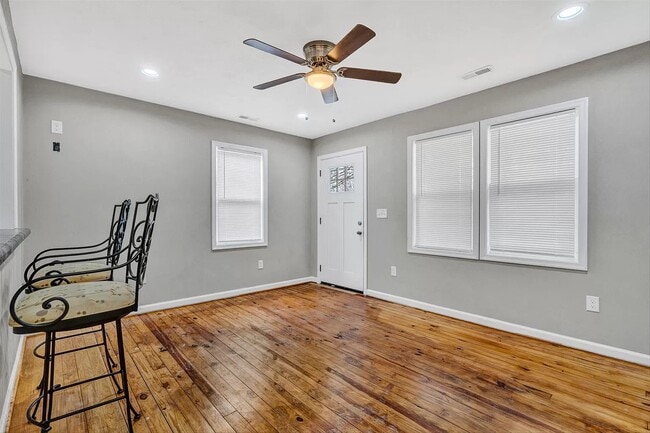 Photo - 1423 Varnell Ave NE