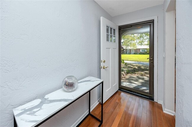 Photo - 849 Karen St