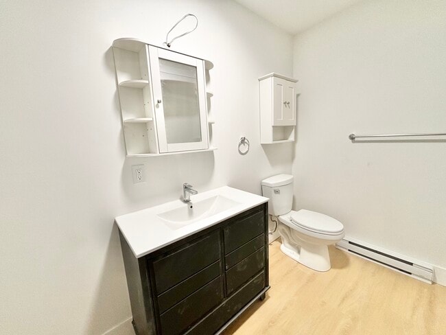 Photo - 124 Wallace Ave Unité 1-Bed