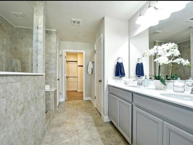 Photo - 13911 Osmarea Dr
