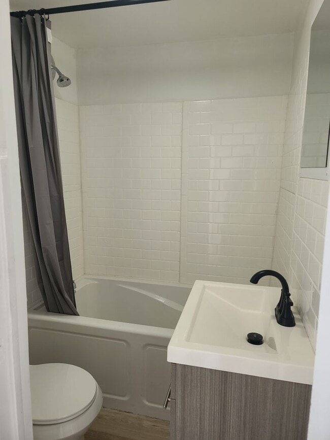 Photo - 210 W Union St Unit 1