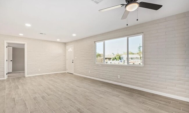 Photo - 326 E Linden St