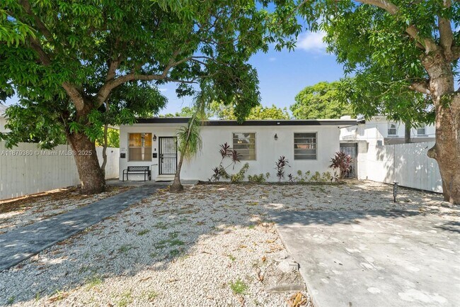 Building Photo - 2453 SW 17th St Unit 2453 Rental