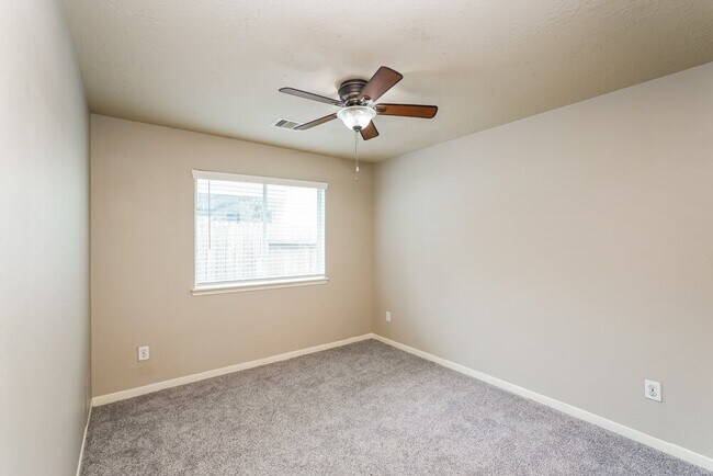 Photo - 1710 Leafhopper Ln