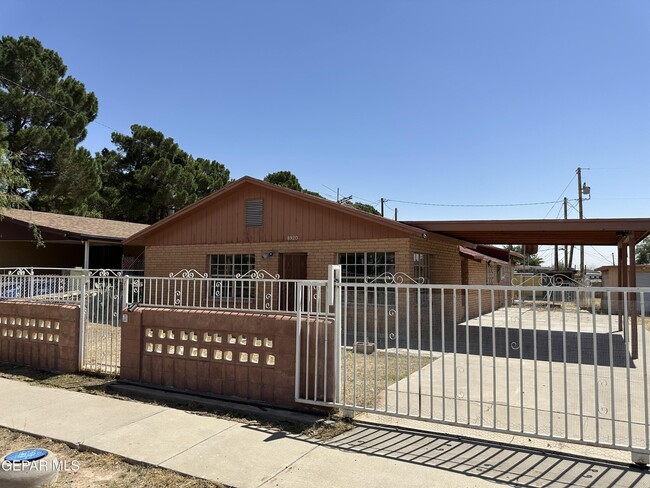 Building Photo - 8920 Kenneth St