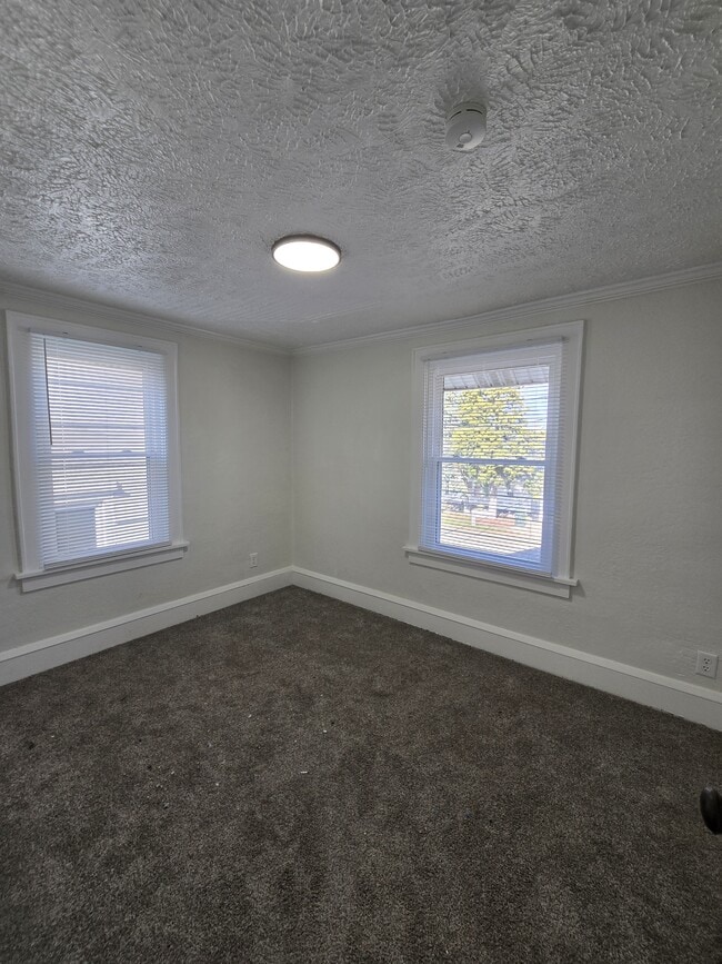 Photo - 2108 3rd St SE