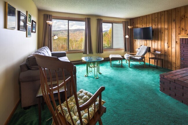 Photo - 135 Snowood Dr