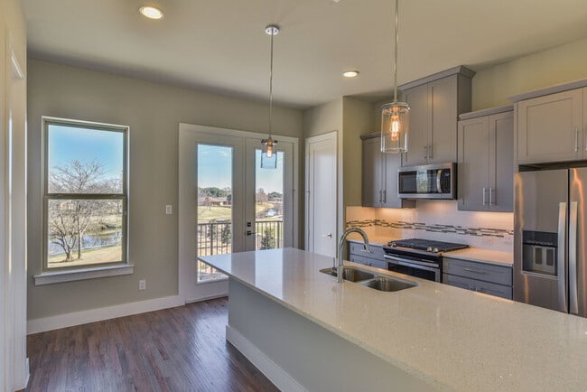 Photo - 736 N Plano Rd