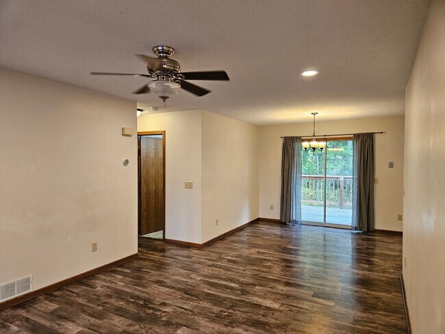 Photo - 216 Union St NE