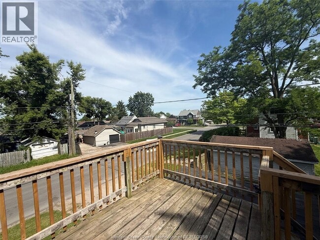 Photo - 699 Charlotte St
